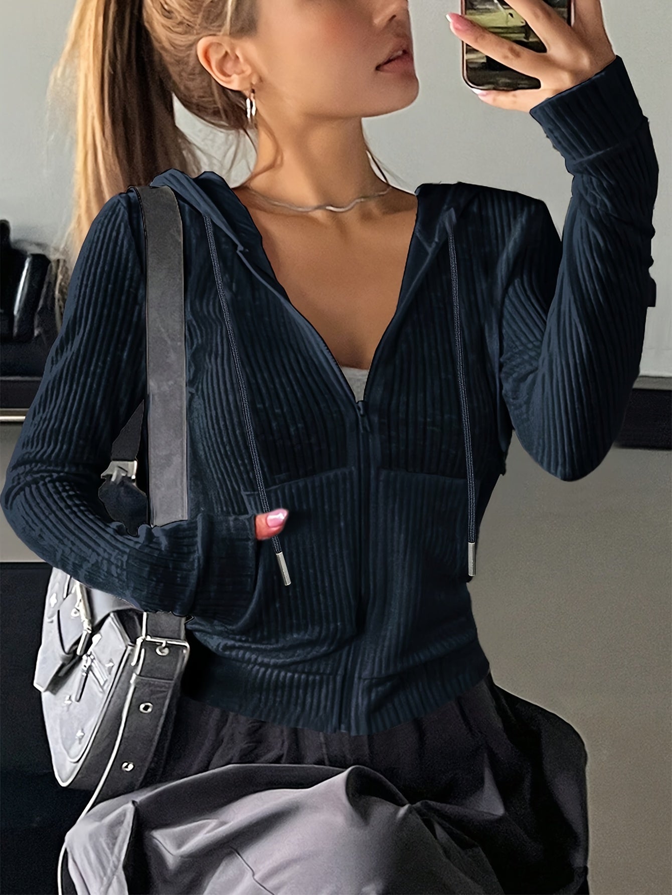 Casual Enfärgad Hoodie med Dragkedja, Snedställda Fickor och Snöre för Dam | Perfekt för Höst/Vinter